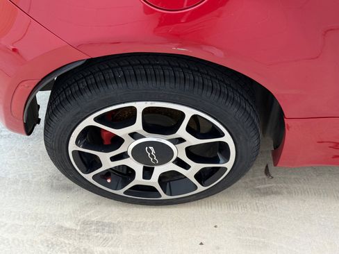 Used 2013 FIAT 500 Turbo w/ Beats Audio Pkg FWD image 12