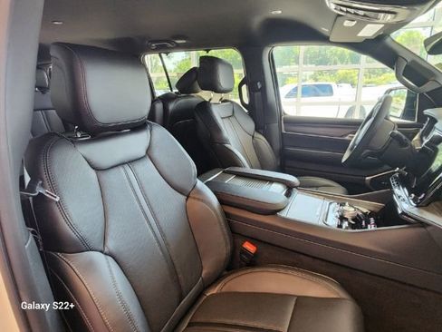 New 2024 Jeep Wagoneer Series II w/ Convenience Group I AWD/4WD image 17