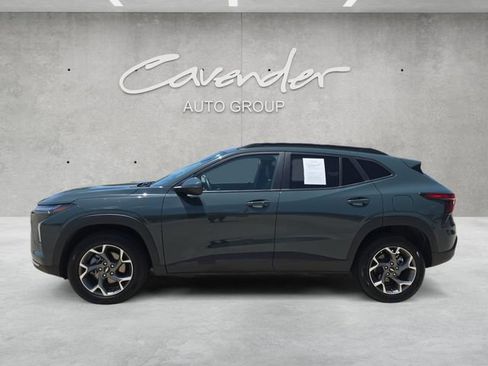 Used 2025 Chevrolet Trax LT w/ LT Convenience Package FWD image 13