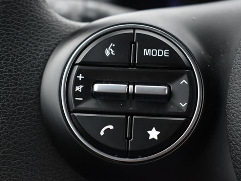 Used 2025 Kia Soul LX FWD image 23