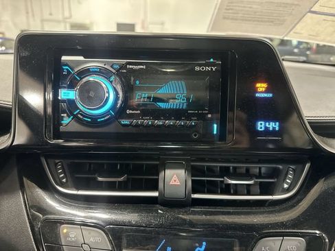 Used 2018 Toyota C-HR XLE FWD image 16