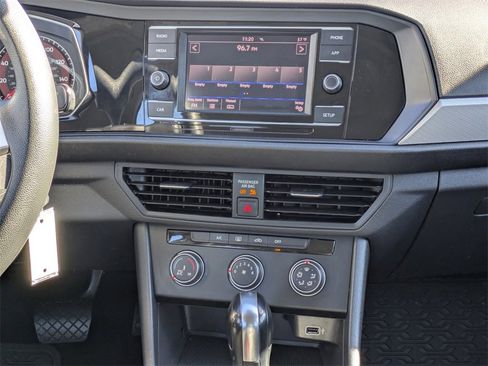 Used 2019 Volkswagen Jetta S w/ Driver Assistance Package image 18