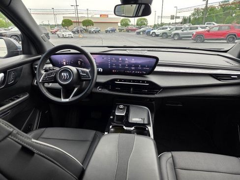 Used 2025 Buick Enclave Preferred AWD/4WD image 3