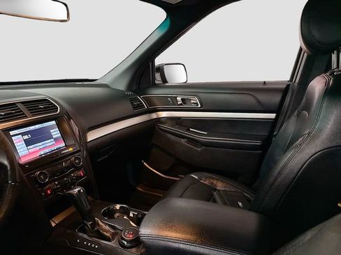 Used 2016 Ford Explorer XLT w/ Equipment Group 202A image 23