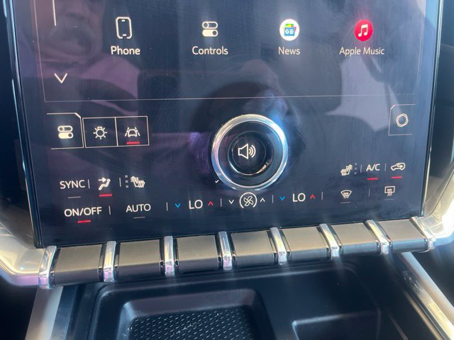 Used 2026 GMC Acadia Elevation w/ Elevation Premium Package FWD image 17