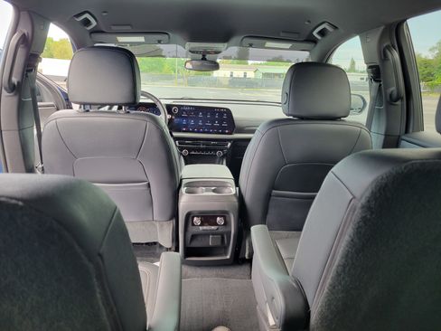 Certified 2024 Chevrolet Traverse LT w/ Trailering Package FWD image 12