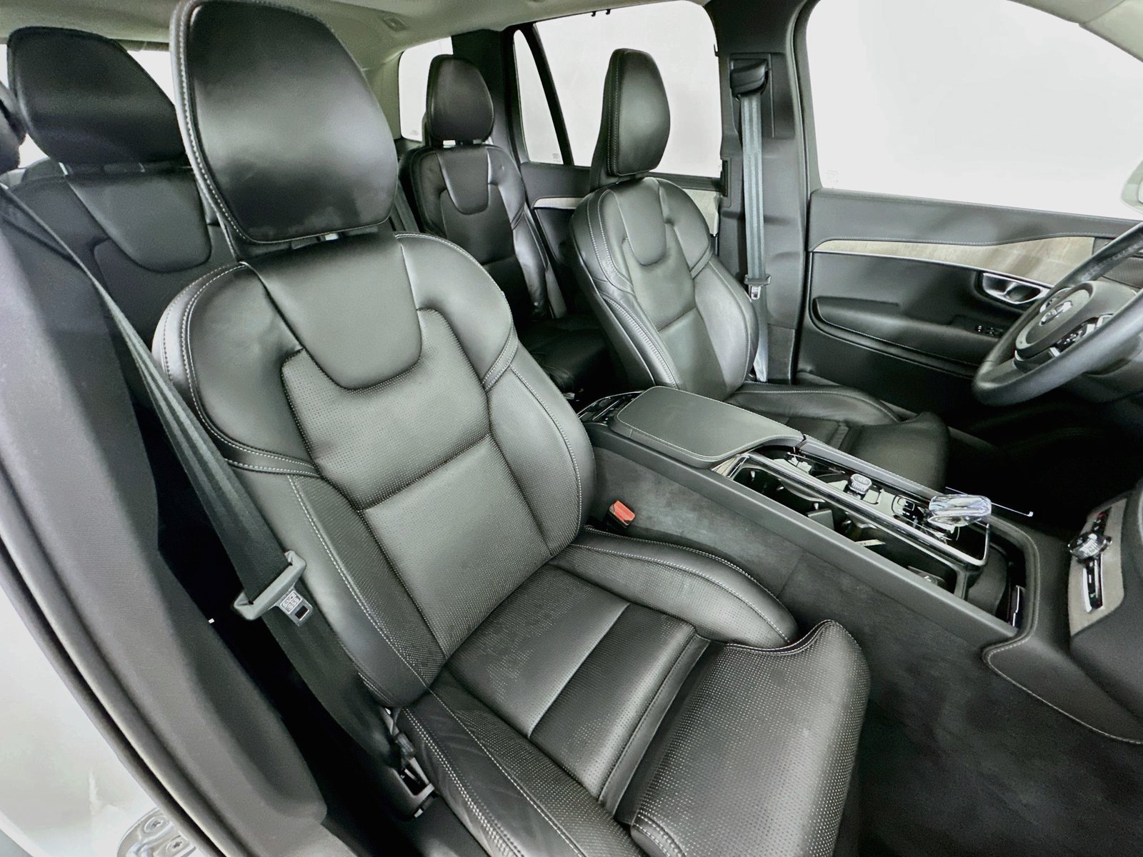 Certified 2024 Volvo XC90 B6 Ultimate w/ Protection Package Premier AWD/4WD image 44