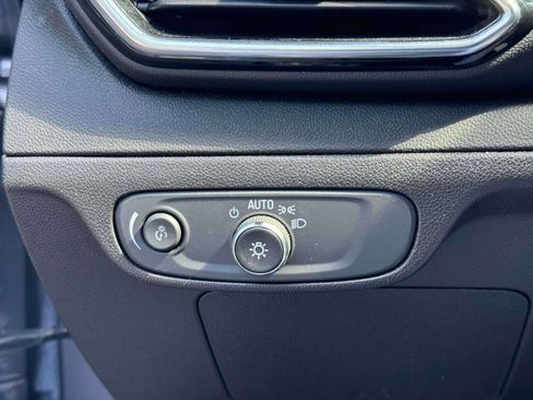 Used 2022 Chevrolet Bolt EUV LT w/ Convenience Package image 19