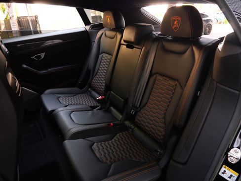 Used 2022 Lamborghini Urus Base image 6