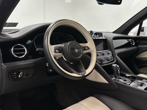 Used 2023 Bentley Bentayga AWD/4WD image 10
