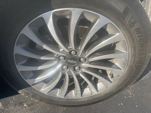 Used 2024 Lincoln Aviator AWD w/ Premium Package image 7