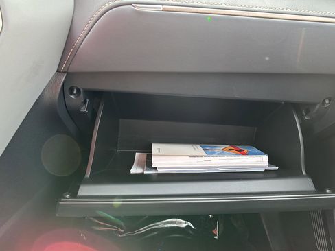 Used 2023 Toyota Venza Limited image 35