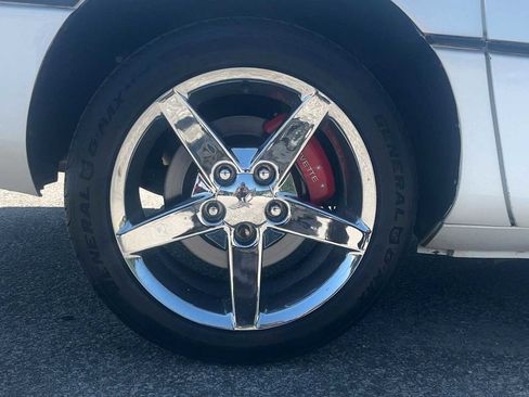 Used 1989 Chevrolet Corvette Convertible RWD image 31