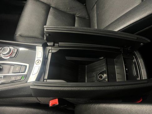 Used 2010 BMW 550i Gran Turismo xDrive image 31