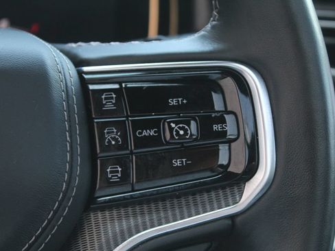 Used 2022 Jeep Grand Wagoneer Series II AWD/4WD image 31