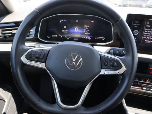 Used 2025 Volkswagen Jetta SE FWD image 35