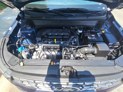 Used 2024 Hyundai Venue Limited FWD image 15