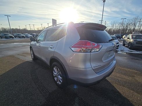 Used 2016 Nissan Rogue SV image 5