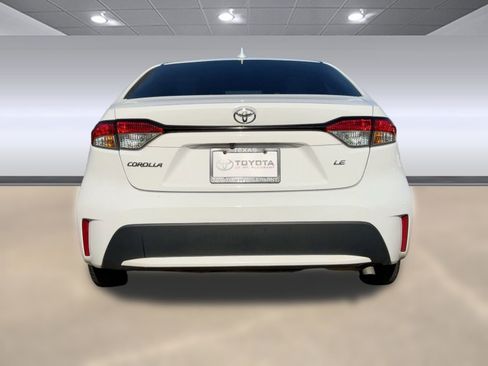 Used 2022 Toyota Corolla LE image 9