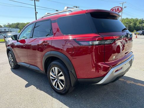 Used 2023 Nissan Pathfinder SL AWD/4WD image 3