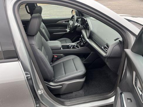 Used 2026 Chevrolet Traverse LT w/ Sun and Wheel Package image 17