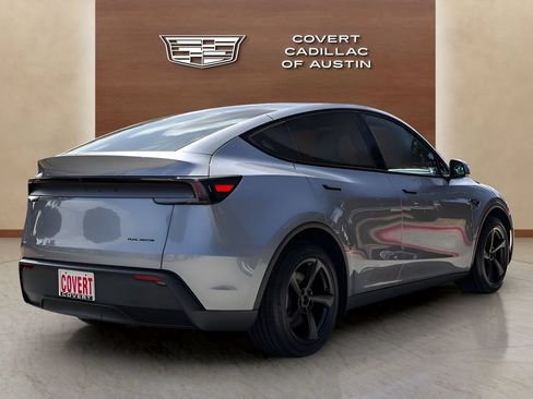Used 2026 Tesla Model Y AWD image 4