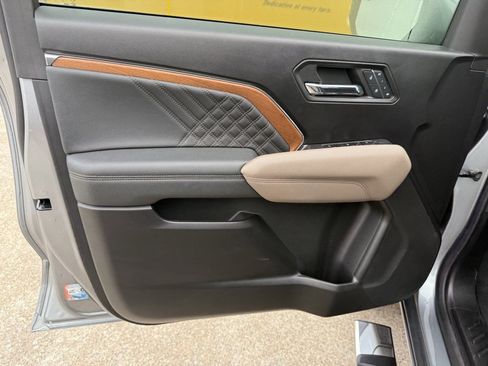 Used 2023 GMC Canyon Denali image 9