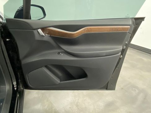 Used 2018 Tesla Model X 75D image 38