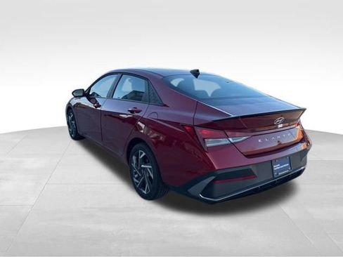 Certified 2025 Hyundai Elantra Sport image 8