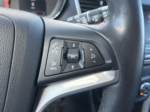 Used 2020 Chevrolet Trax LT w/ LT Convenience Package image 31