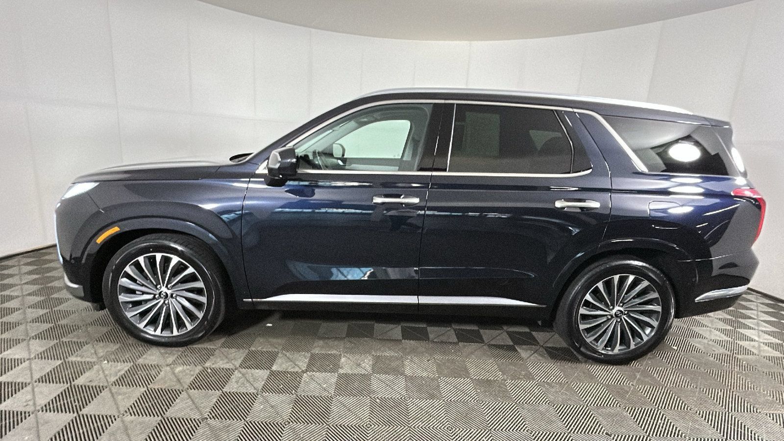 Used 2024 Hyundai Palisade Calligraphy FWD image 6