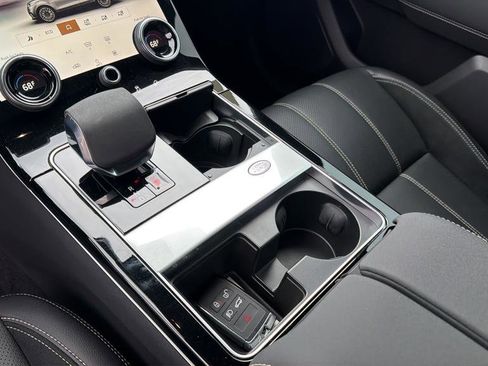 Used 2022 Land Rover Range Rover Velar R-Dynamic S image 26