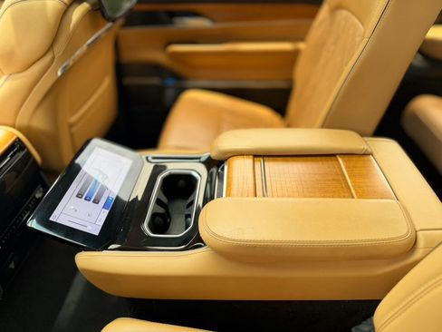 Used 2022 Jeep Grand Wagoneer Series III w/ Rear Seat Video Group 1 AWD/4WD image 32