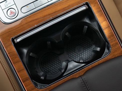 Used 2025 Bentley Flying Spur Plug-In Hybrid AWD/4WD image 35