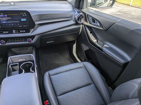 Used 2025 Chevrolet Equinox LT w/ Convenience Package II image 19