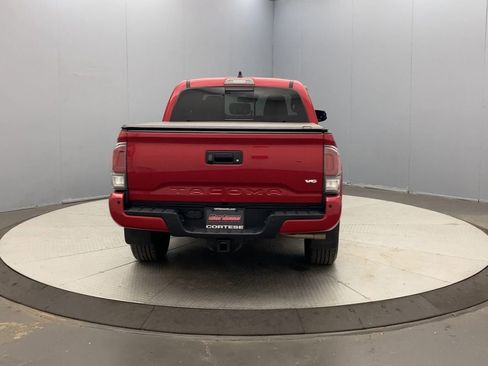 Used 2020 Toyota Tacoma TRD Sport w/ Technology Package AWD/4WD image 4