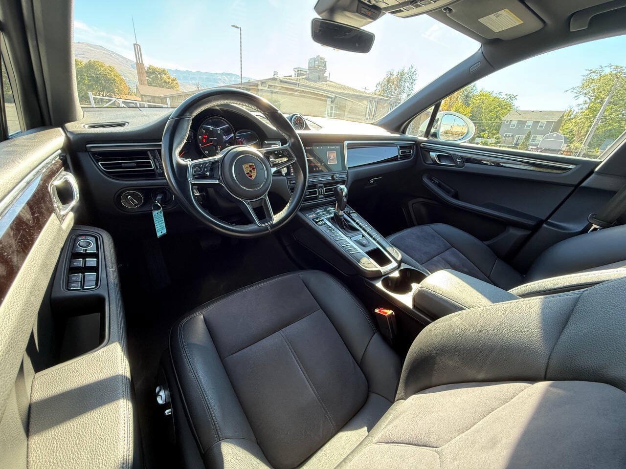 Used 2021 Porsche Macan AWD/4WD image 10