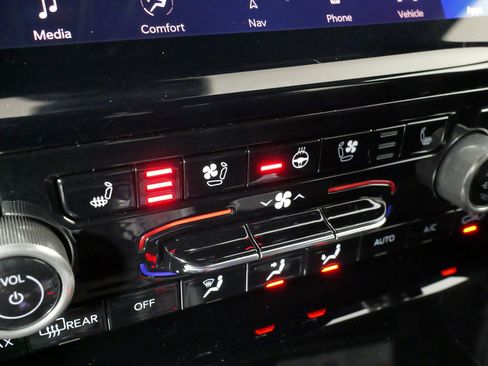 Used 2022 Jeep Grand Cherokee Overland image 59