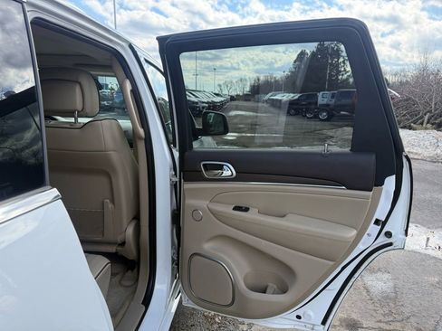 Used 2018 Jeep Grand Cherokee Overland image 28