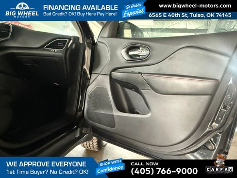 Used 2022 Jeep Cherokee Trailhawk w/ Sound & Nav Group AWD/4WD image 23