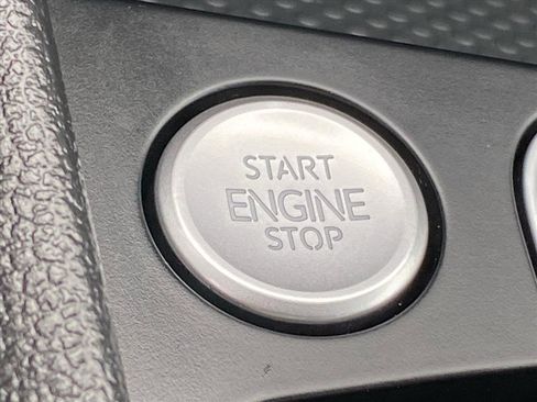 Certified 2025 Volkswagen Jetta SE image 17