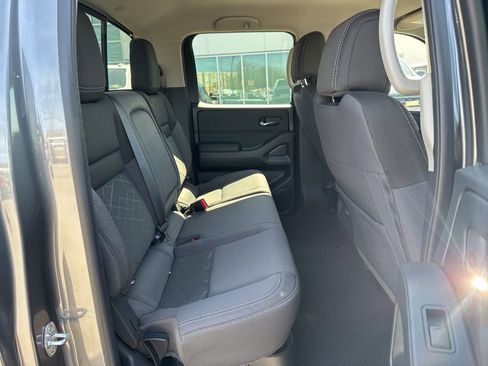 Used 2025 Nissan Frontier SV w/ Tow Package image 21