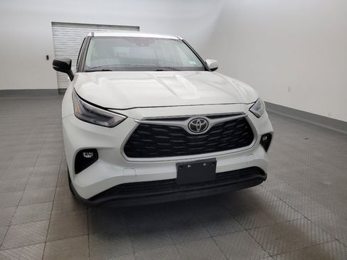 Used 2022 Toyota Highlander LE FWD image 14