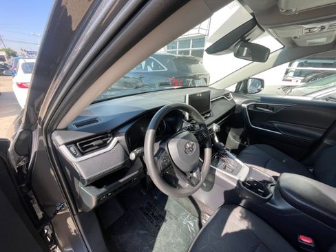 Used 2025 Toyota RAV4 XLE image 34