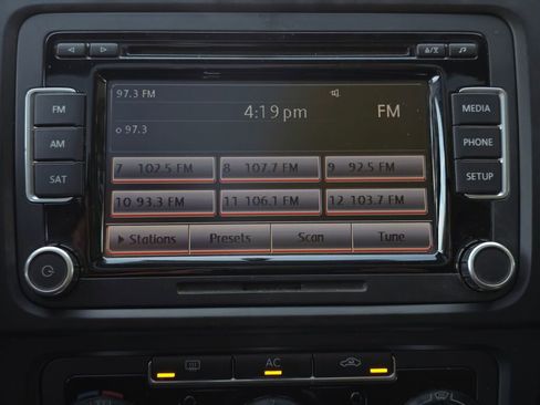 Used 2011 Volkswagen Jetta SE w/ Wheel & Sunroof Pkg image 29