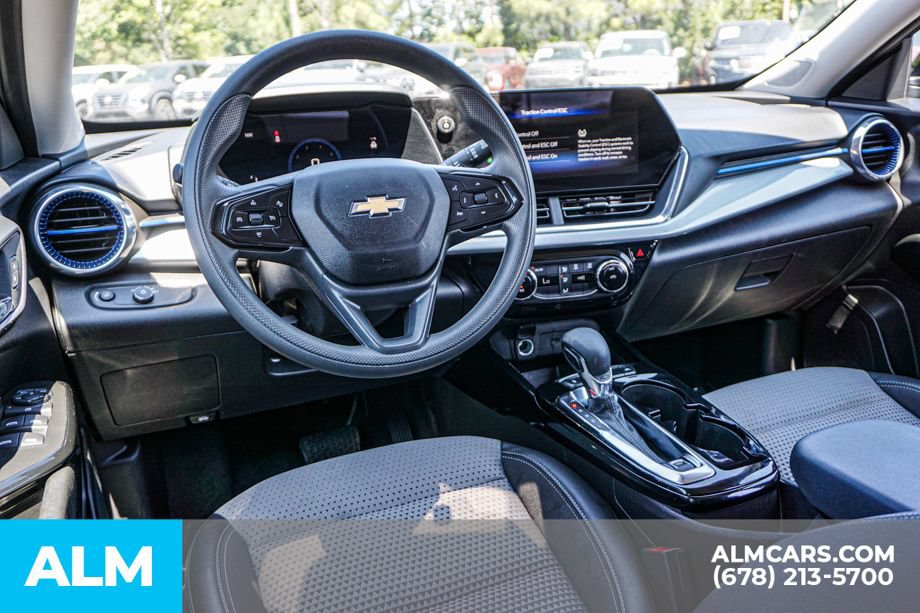 Used 2025 Chevrolet Trax LT FWD image 26