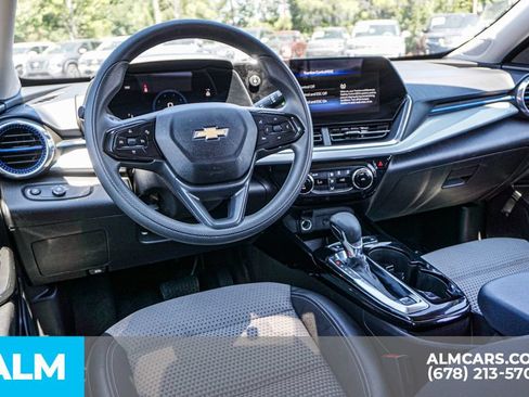 Used 2025 Chevrolet Trax LT FWD image 26