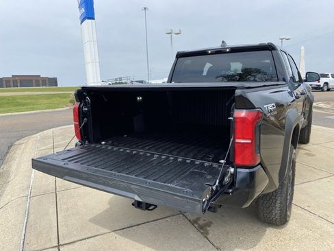 Used 2025 Toyota Tacoma TRD Off-Road image 26