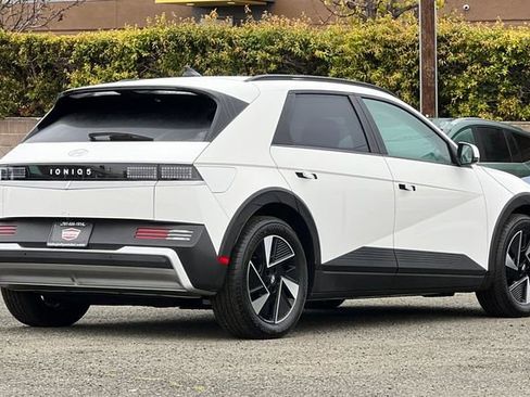 Certified 2025 Hyundai Ioniq 5 SEL image 5