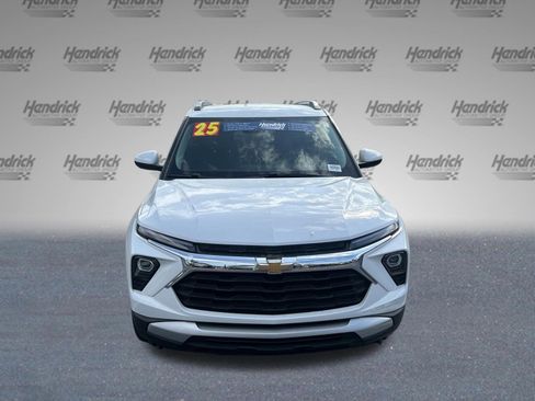 Used 2025 Chevrolet TrailBlazer LT AWD/4WD image 3